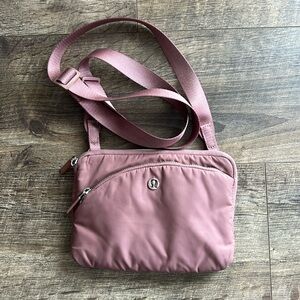 Women’s Lululemon small crossbody bag, 3 pockets, multiple compartments in main